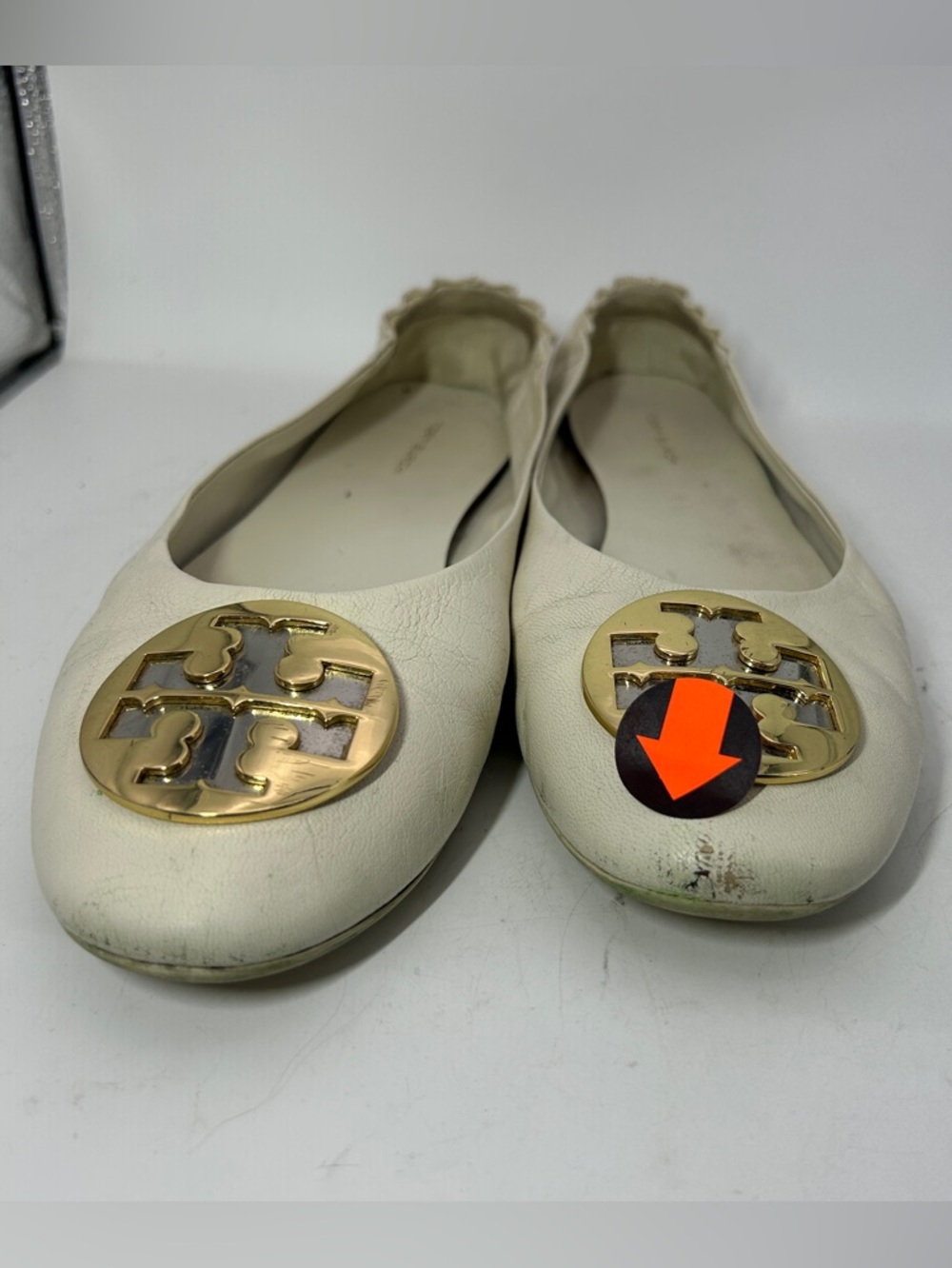 Tory Burch Reva Ballet Flats off white Leather Logo womans 8 gold silver shoes - Picture 9 of 11